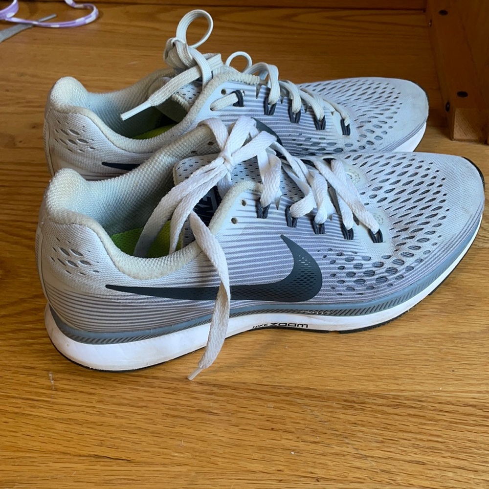 White Nike zoom